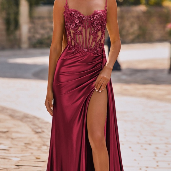 Long formal dress - Picture 7 of 8